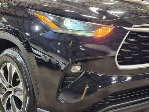 Used 2021 Toyota Highlander XLE FWD image 13