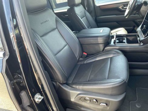 Used 2025 GMC Yukon Denali AWD/4WD image 29