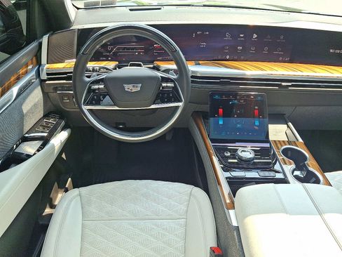 Used 2025 Cadillac Escalade Sport Platinum w/ LPO, Floor Liner Package AWD/4WD image 12
