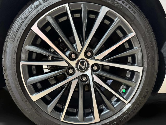 Certified 2025 Lexus ES 300h w/ Premium Package FWD image 33