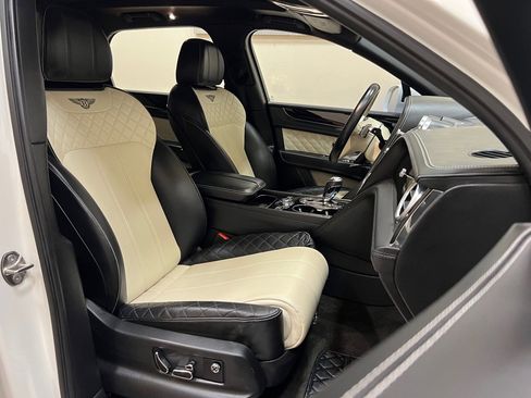 Used 2019 Bentley Bentayga AWD/4WD image 53