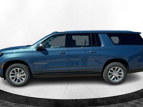 New 2026 Chevrolet Suburban Premier image 2