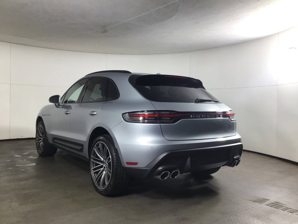 Certified 2026 Porsche Macan AWD/4WD image 3