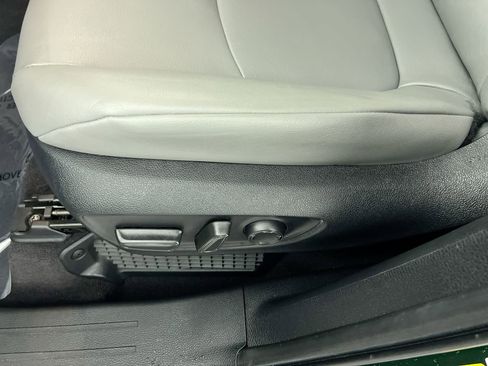 Used 2025 Toyota Sienna XLE image 13