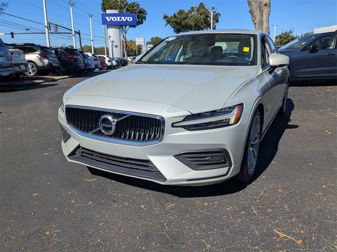 Used 2020 Volvo S60 T5 Momentum image 7