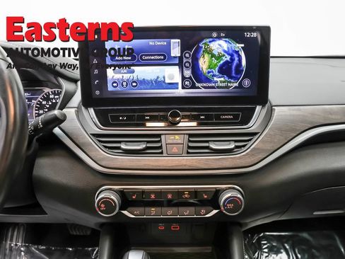 Used 2024 Nissan Altima 2.5 SV w/ SV Premium Package AWD/4WD image 12