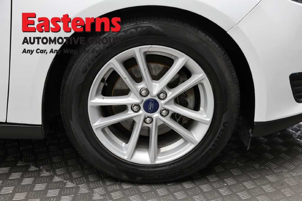 Used 2018 Ford Focus SE w/ Cold Weather Package FWD image 31