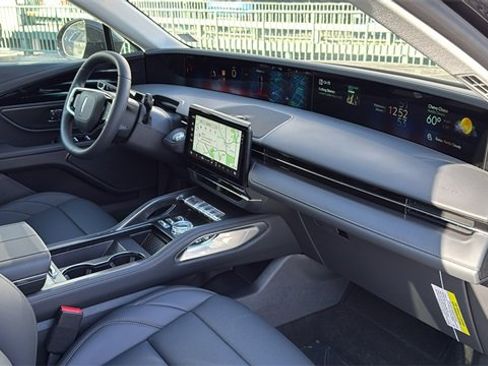 New 2026 Lincoln Nautilus Premier image 6