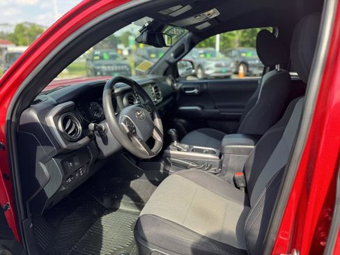Used 2020 Toyota Tacoma TRD Sport w/ Technology Package AWD/4WD image 13