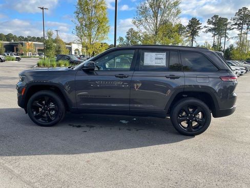New 2025 Jeep Grand Cherokee Limited w/ Black Appearance Package image 45