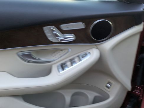 Used 2018 Mercedes-Benz GLC 300 4MATIC image 13