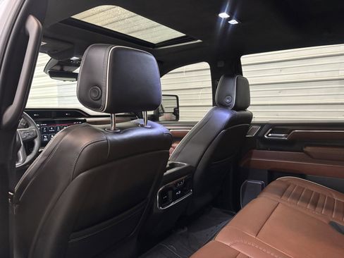 Used 2024 GMC Sierra 3500 Denali Ultimate image 27