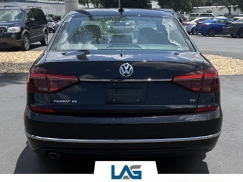 Used 2018 Volkswagen Passat 2.0T SE FWD image 4