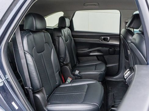 Used 2023 Kia Sorento EX image 21