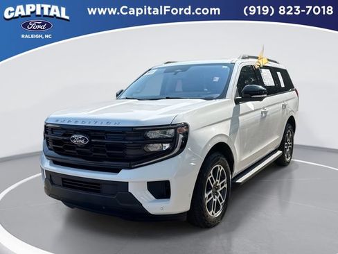 Certified 2025 Ford Expedition Active AWD/4WD image 1