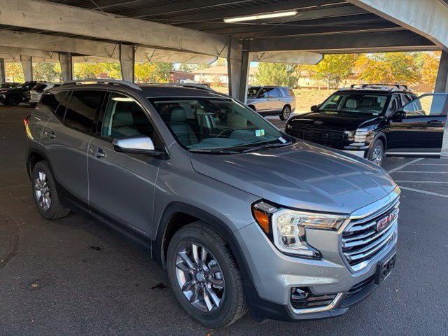 Used 2024 GMC Terrain SLT w/ Tech Package AWD/4WD image 3