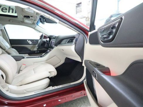 Used 2017 Lincoln Continental Reserve w/ Climate Package image 10
