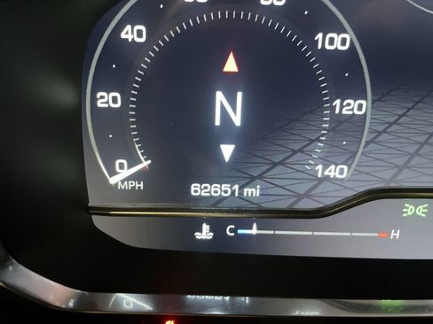 Used 2022 GMC Yukon SLE w/ Gmc Pro Safety Plus Package AWD/4WD image 6