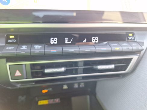 Used 2025 Toyota Camry SE w/ Multimedia Upgrade Package image 27