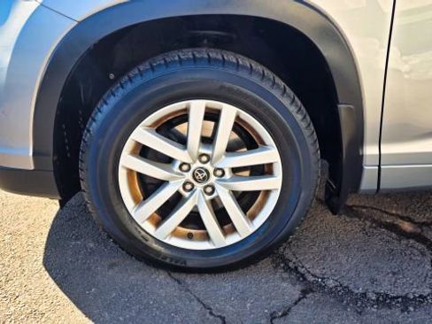 Used 2016 Toyota Highlander LE image 48