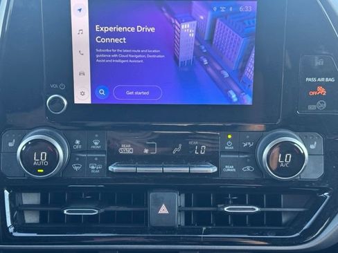 Used 2023 Toyota Highlander XLE FWD image 27