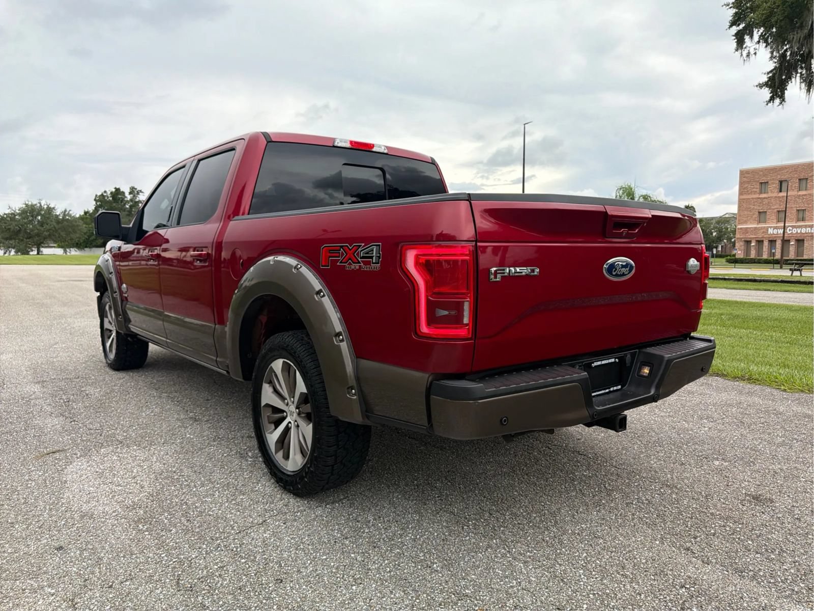 Used 2015 Ford F150 King Ranch w/ Equipment Group 601A Luxury AWD/4WD image 8