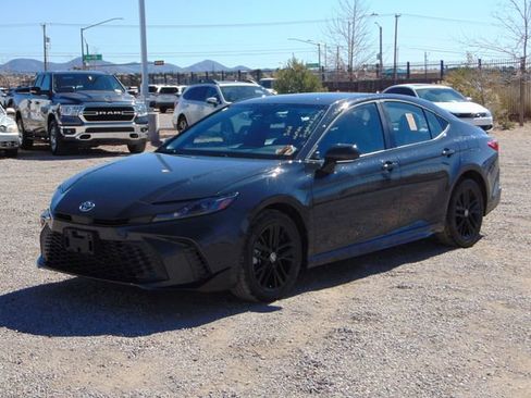 Used 2025 Toyota Camry SE image 8