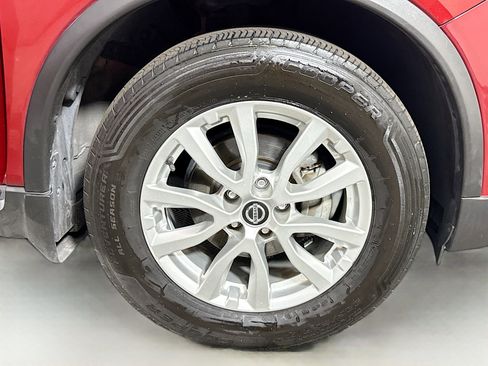 Used 2020 Nissan Rogue SV FWD image 32