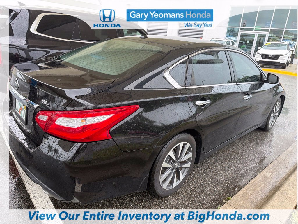 Used 2017 Nissan Altima 2.5 SL w/ 2.5 Technology Package FWD image 2