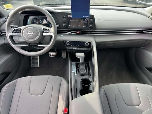 Certified 2025 Hyundai Elantra Sport FWD image 12