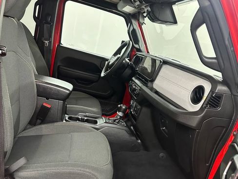 Used 2024 Jeep Wrangler Unlimited AWD/4WD image 34