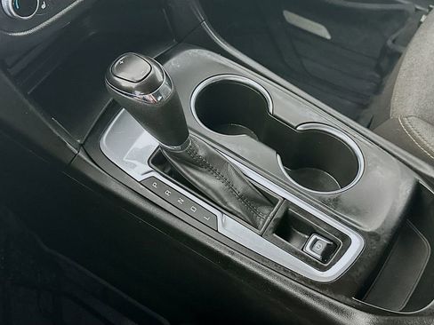 Used 2020 Chevrolet Equinox LT w/ Driver Convenience Package image 16