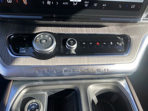 New 2025 Ford Expedition Platinum w/ Platinum Ultimate Package image 22