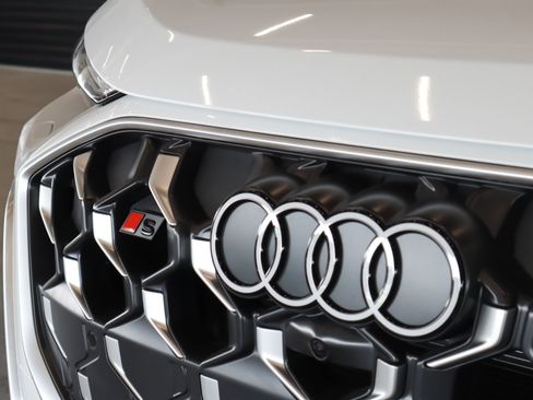 New 2025 Audi SQ5 Premium Plus image 31