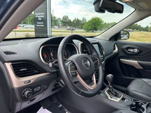Used 2018 Jeep Cherokee Limited AWD/4WD image 15