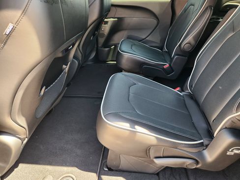 New 2027 Chrysler Pacifica Limited w/ Family Tech Group FWD image 22