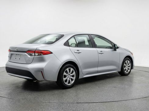 Used 2025 Toyota Corolla LE image 9
