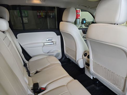 Certified 2022 Mercedes-Benz GLB 250 4MATIC w/ Premium Package Lite image 11