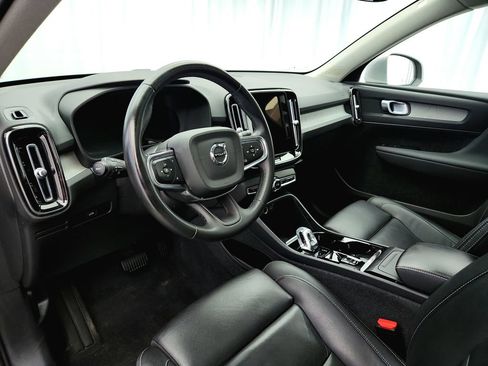 Used 2024 Volvo XC40 B5 Plus AWD/4WD image 10