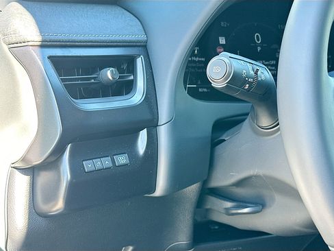 Used 2025 Lexus UX 300h FWD image 10