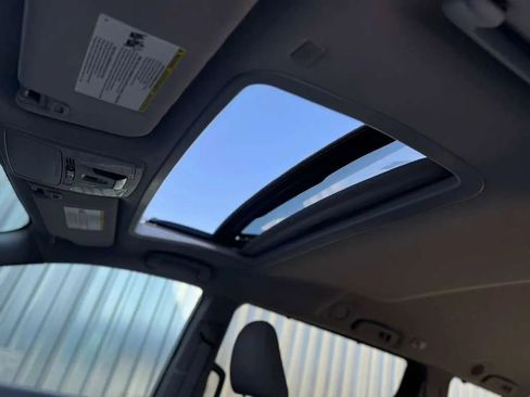 Used 2019 Toyota Sienna XLE w/ XLE Navigation Package FWD image 23