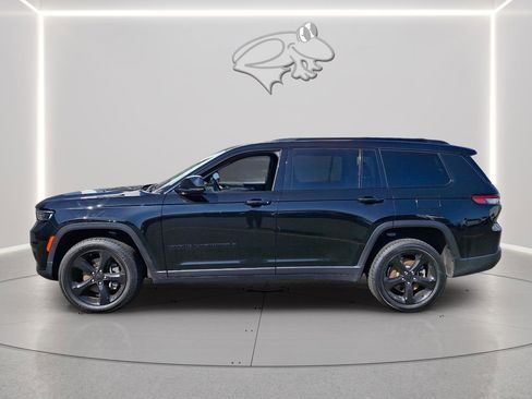 Used 2022 Jeep Grand Cherokee L Laredo image 2