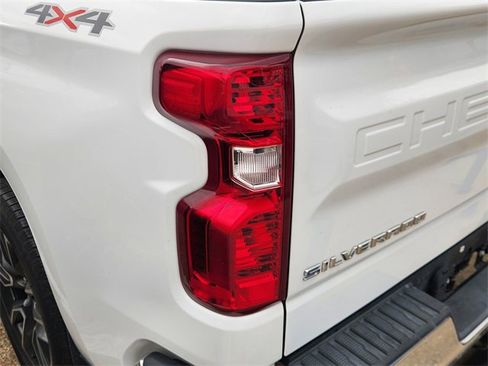 Used 2023 Chevrolet Silverado 1500 LT image 7