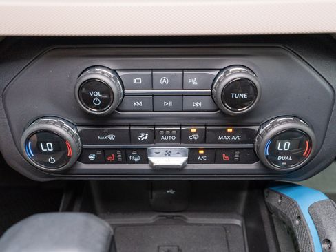 Used 2023 Ford Bronco Wildtrak AWD/4WD image 23