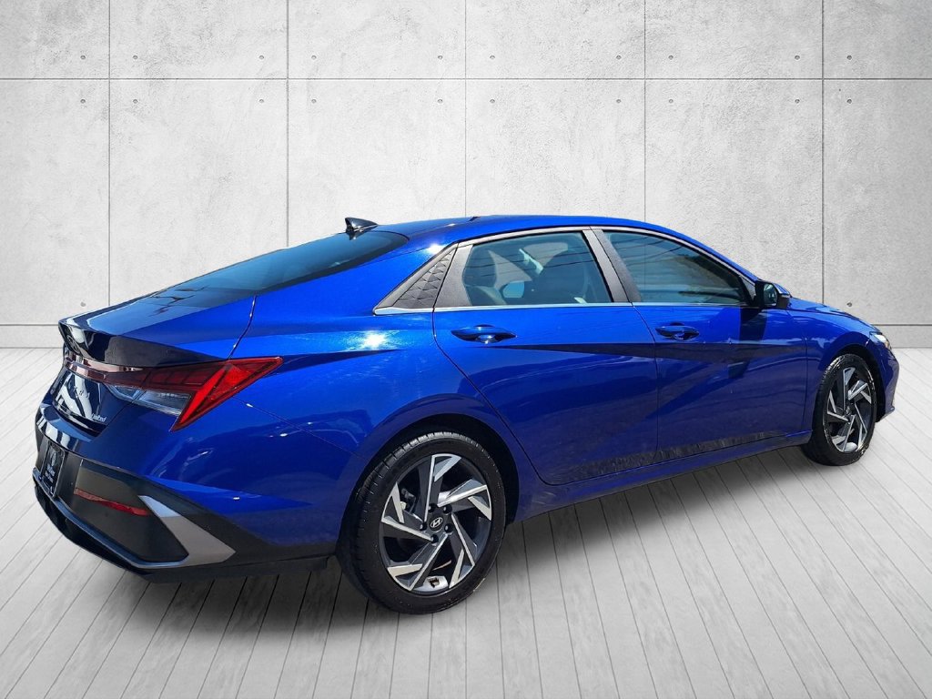 Used 2024 Hyundai Elantra Limited FWD image 5