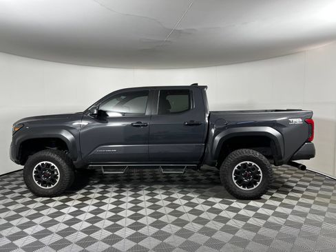 Used 2025 Toyota Tacoma TRD Off-Road AWD/4WD image 8