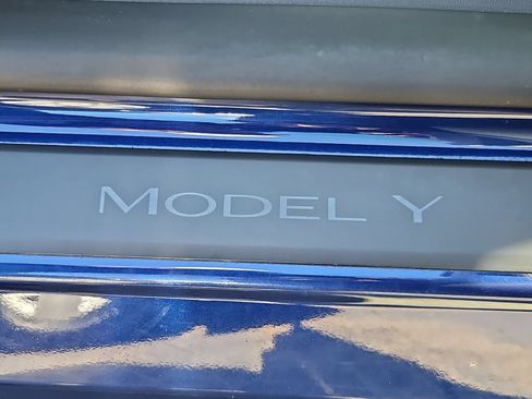 Used 2023 Tesla Model Y Long Range AWD/4WD image 26