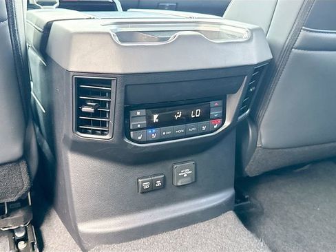 Used 2025 Toyota Sequoia Platinum AWD/4WD image 21