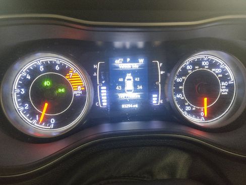 Used 2019 Jeep Cherokee Latitude Plus w/ Cold Weather Group AWD/4WD image 23