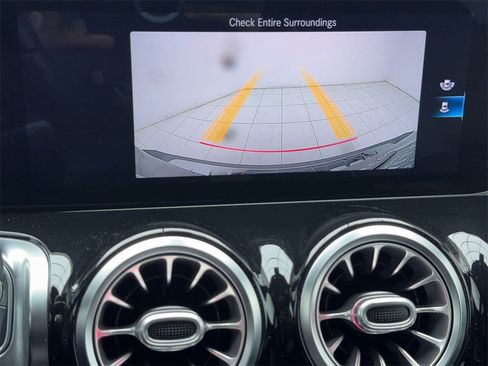 Used 2020 Mercedes-Benz GLB 250 w/ Premium Package image 28